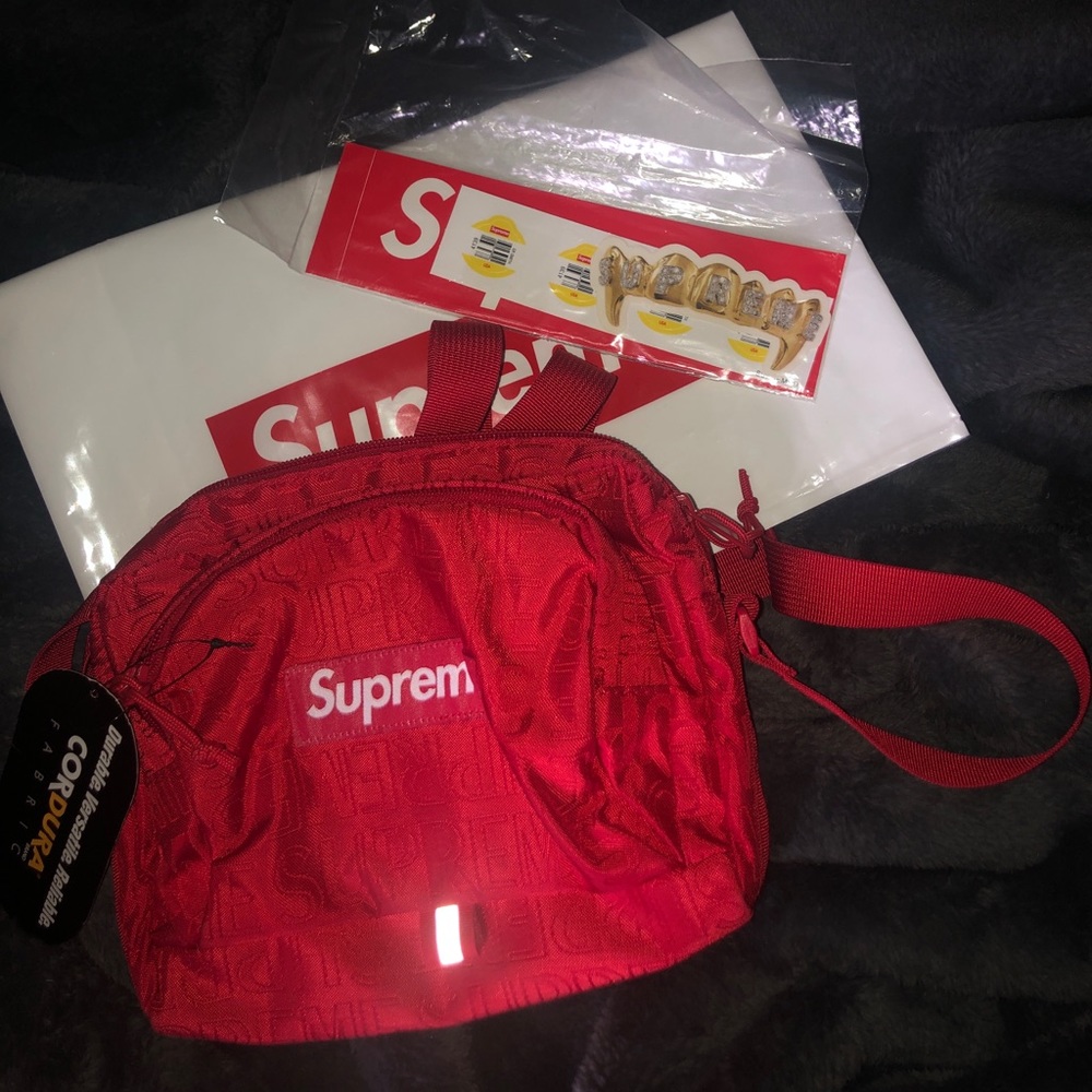 Supreme s.s 19 shoulder bag brand new